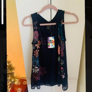 NEW Desigual top